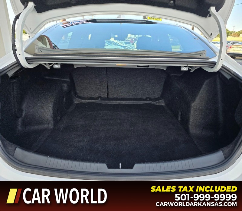 Chevrolet Malibu Vehicle Full-screen Gallery Image 13