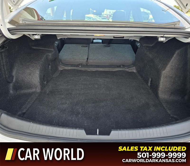 Chevrolet Malibu Vehicle Full-screen Gallery Image 14