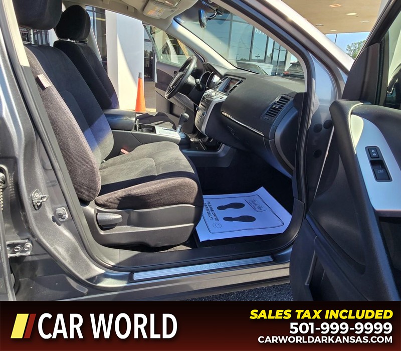 Nissan Murano Vehicle Full-screen Gallery Image 11