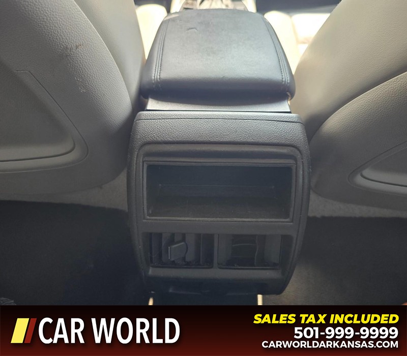Cadillac SRX Vehicle Full-screen Gallery Image 19