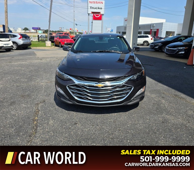 Chevrolet Malibu Vehicle Full-screen Gallery Image 2