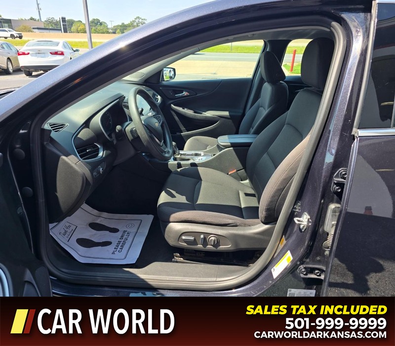 Chevrolet Malibu Vehicle Full-screen Gallery Image 8