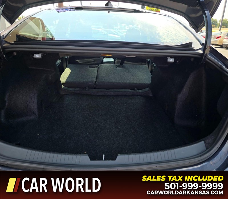 Chevrolet Malibu Vehicle Full-screen Gallery Image 14