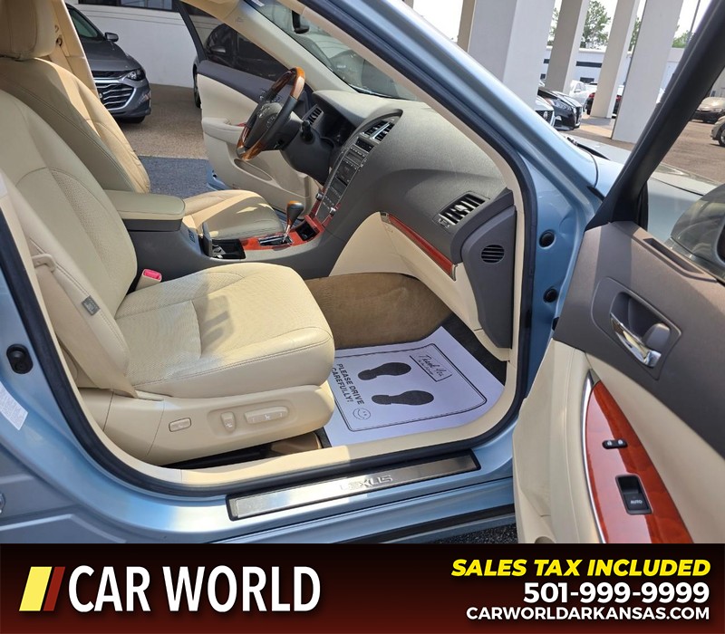 Lexus ES 350 Vehicle Full-screen Gallery Image 12