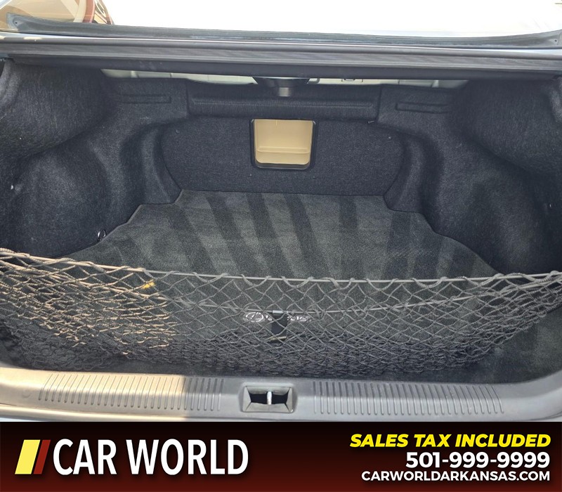 Lexus ES 350 Vehicle Full-screen Gallery Image 14