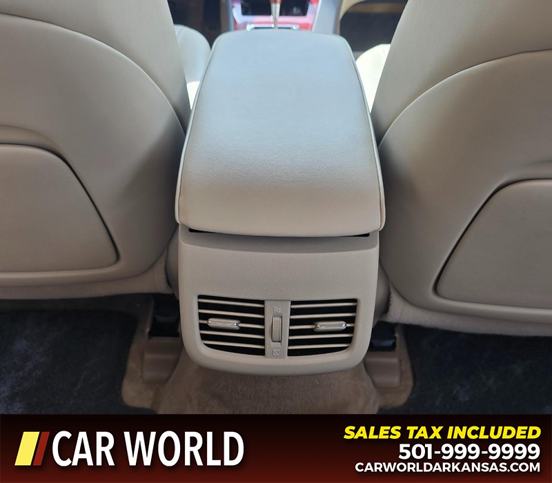 Lexus ES 350 Vehicle Full-screen Gallery Image 20