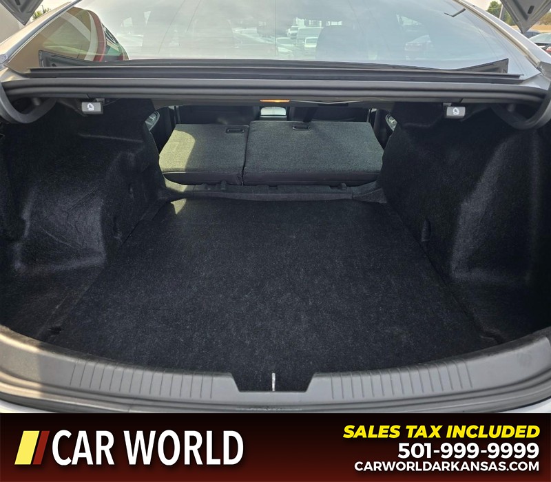 Chevrolet Malibu Vehicle Full-screen Gallery Image 14