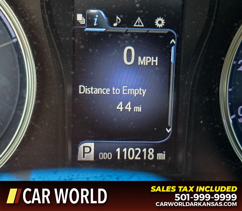 Toyota Camry Hybrid Vehicle Full-screen Gallery Image 16