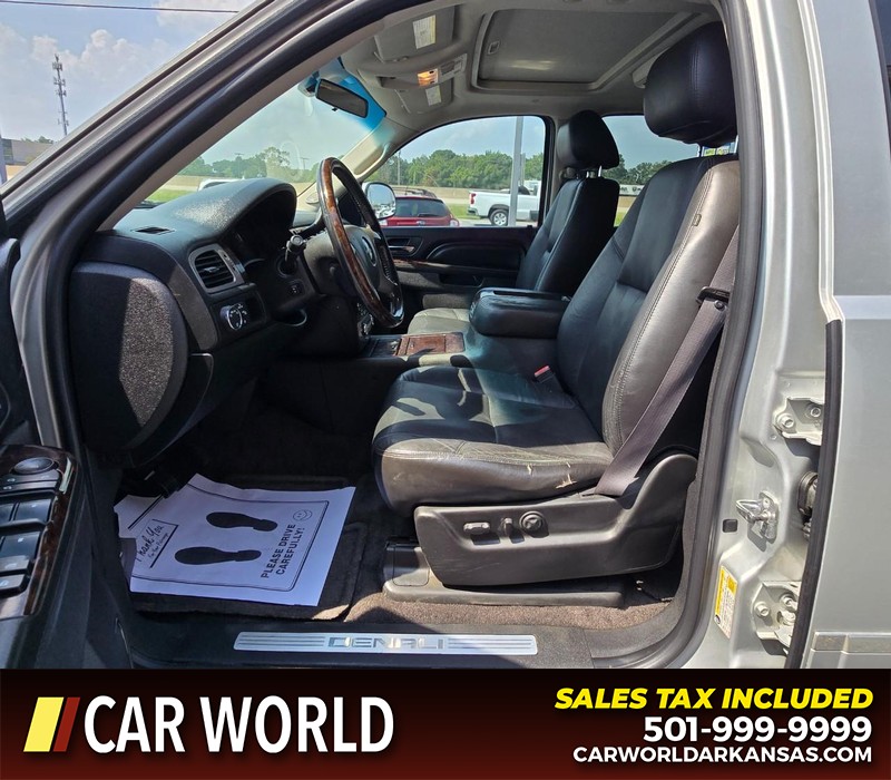 GMC Yukon Vehicle Full-screen Gallery Image 8