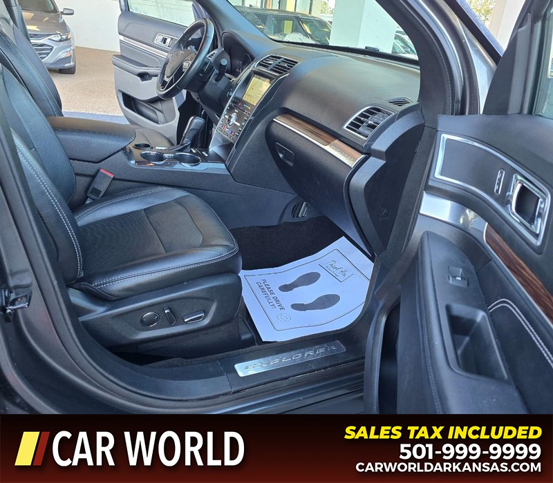 Ford Explorer Vehicle Full-screen Gallery Image 13