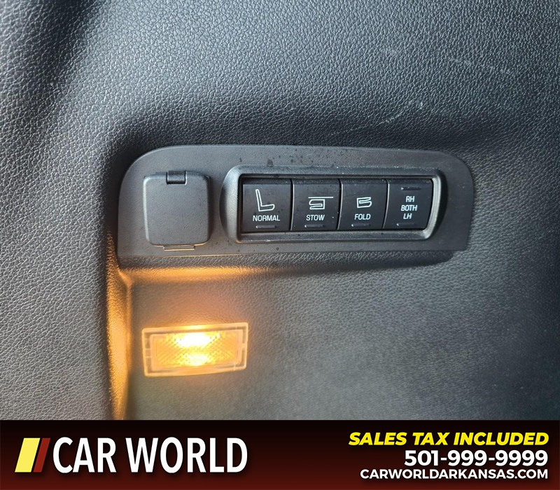 Ford Explorer Vehicle Full-screen Gallery Image 16