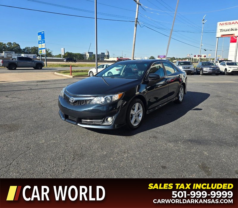 Toyota Camry Vehicle Full-screen Gallery Image 3