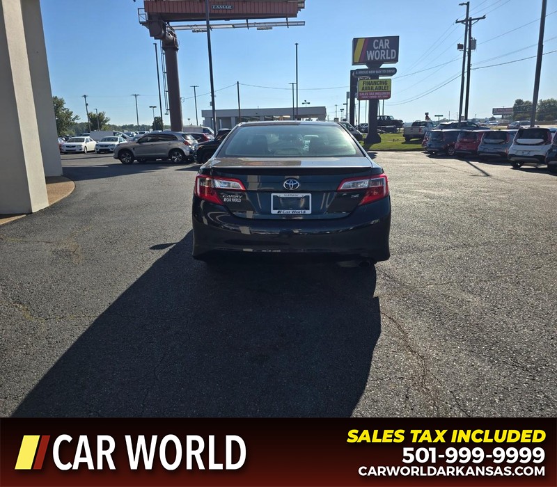 Toyota Camry Vehicle Full-screen Gallery Image 5