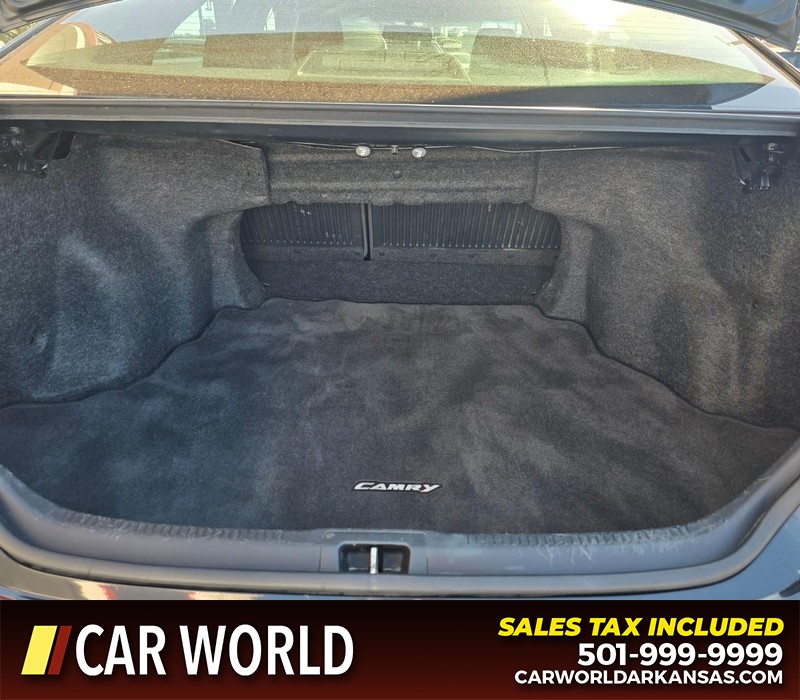Toyota Camry Vehicle Full-screen Gallery Image 13