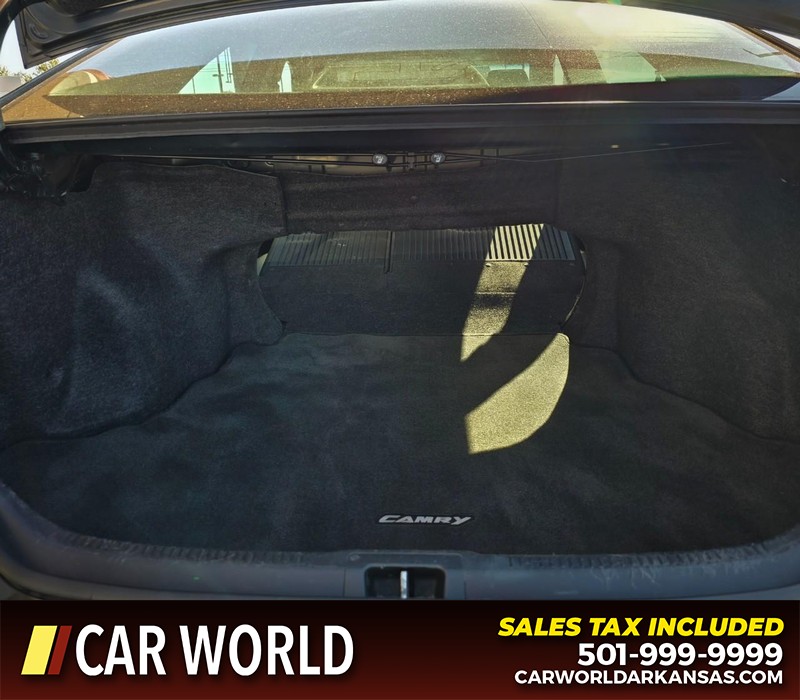 Toyota Camry Vehicle Full-screen Gallery Image 14