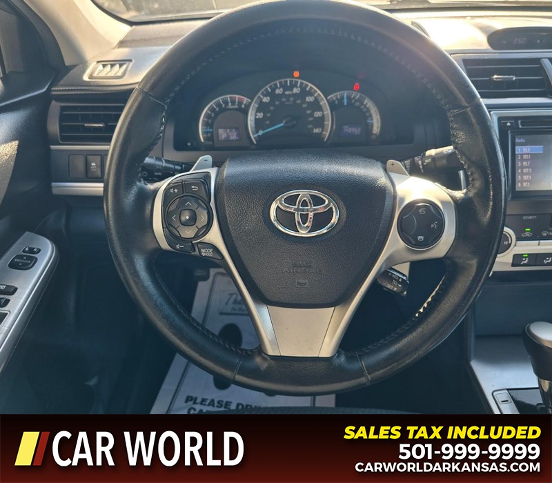 Toyota Camry Vehicle Full-screen Gallery Image 15