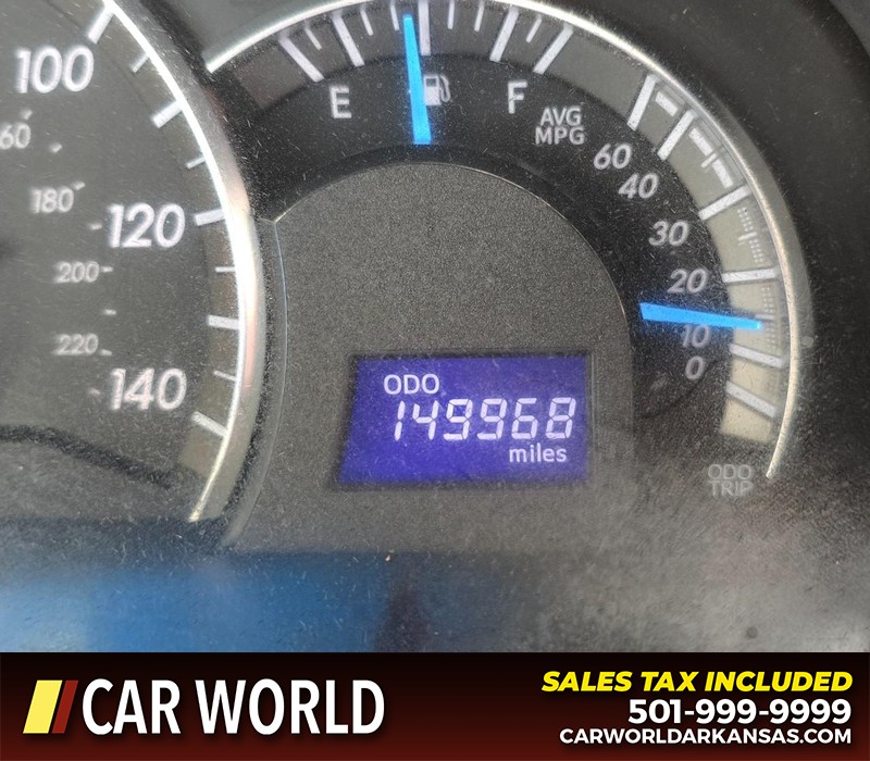 Toyota Camry Vehicle Full-screen Gallery Image 16