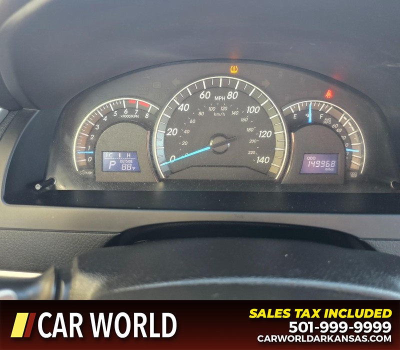 Toyota Camry Vehicle Full-screen Gallery Image 17