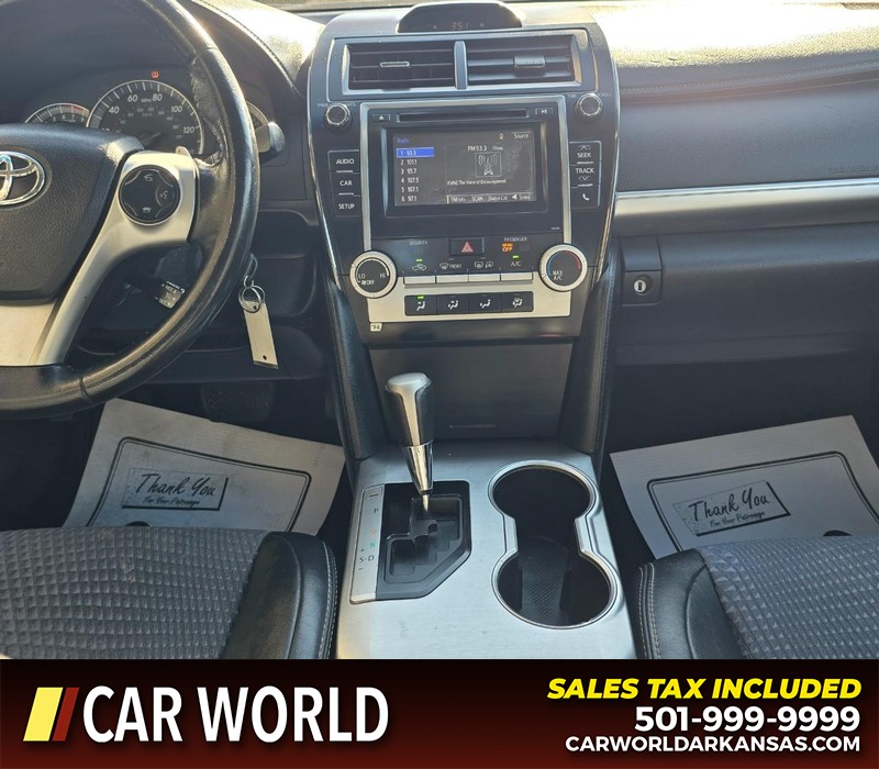 Toyota Camry Vehicle Full-screen Gallery Image 18