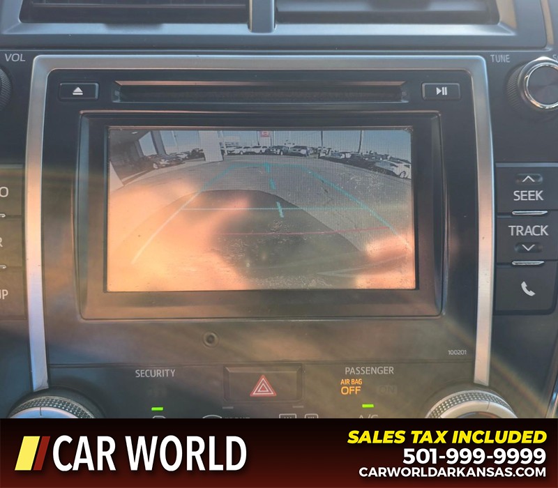 Toyota Camry Vehicle Full-screen Gallery Image 19