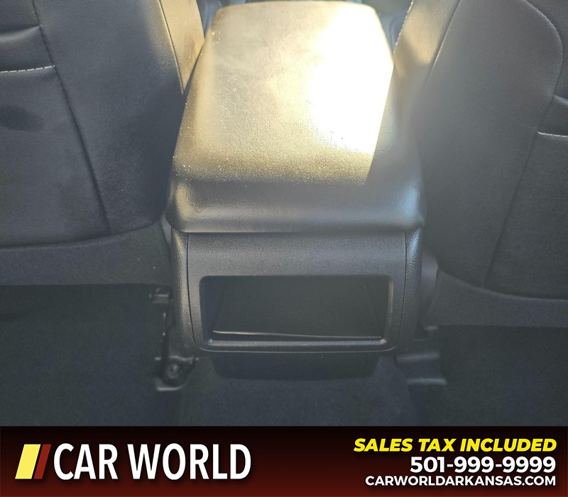 Toyota Camry Vehicle Full-screen Gallery Image 20