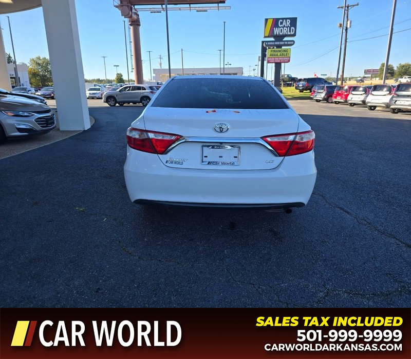 Toyota Camry Vehicle Full-screen Gallery Image 5