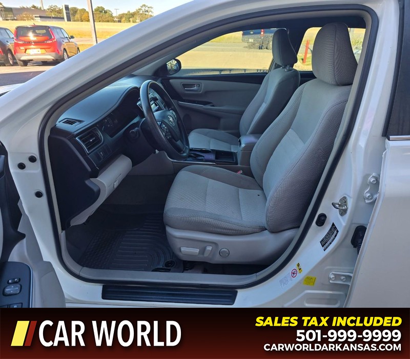 Toyota Camry Vehicle Full-screen Gallery Image 8