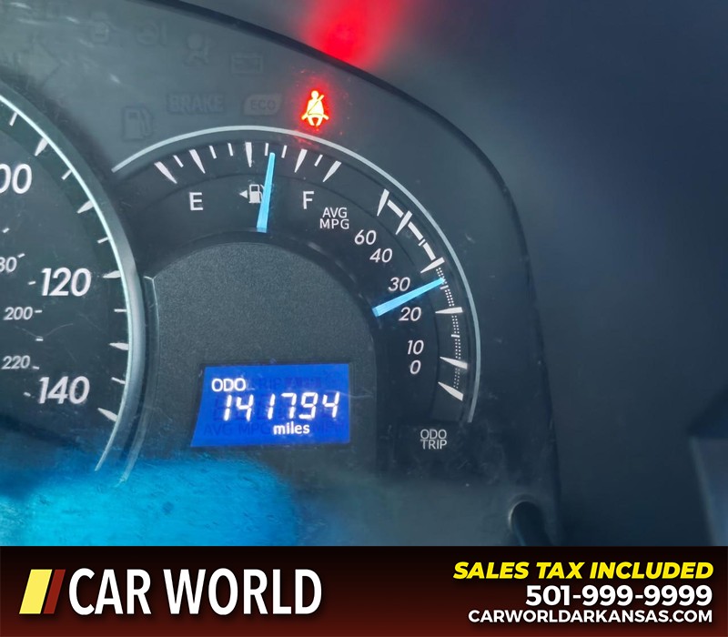 Toyota Camry Vehicle Full-screen Gallery Image 16