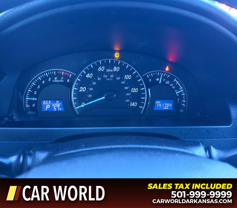 Toyota Camry Vehicle Full-screen Gallery Image 17