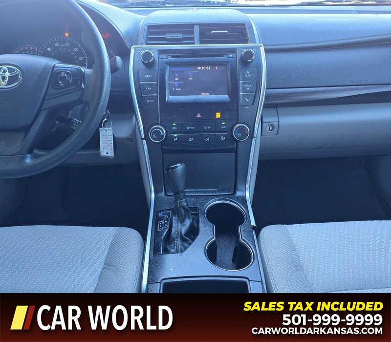 Toyota Camry Vehicle Full-screen Gallery Image 18