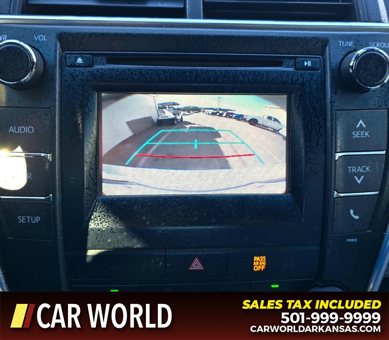 Toyota Camry Vehicle Full-screen Gallery Image 19