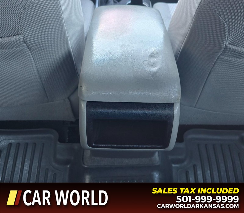 Toyota Camry Vehicle Full-screen Gallery Image 20