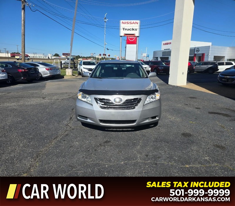 Toyota Camry Vehicle Full-screen Gallery Image 2