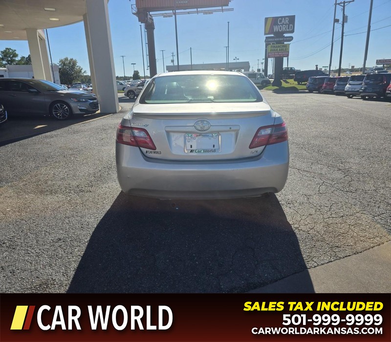 Toyota Camry Vehicle Full-screen Gallery Image 5