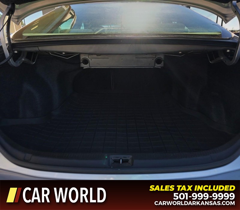 Toyota Camry Vehicle Full-screen Gallery Image 14