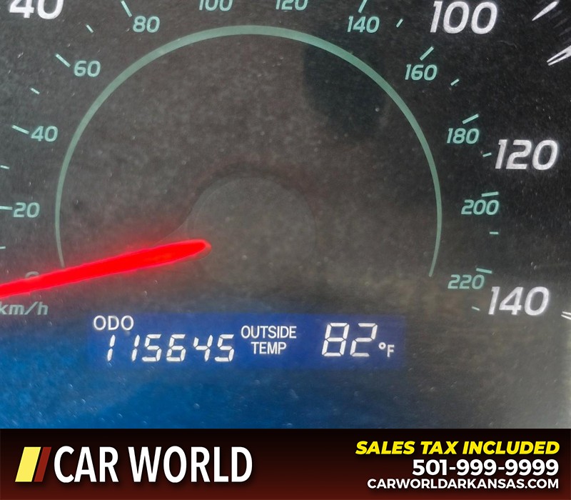 Toyota Camry Vehicle Full-screen Gallery Image 16