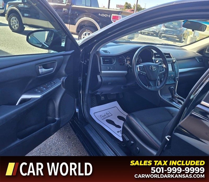 Toyota Camry Vehicle Full-screen Gallery Image 7
