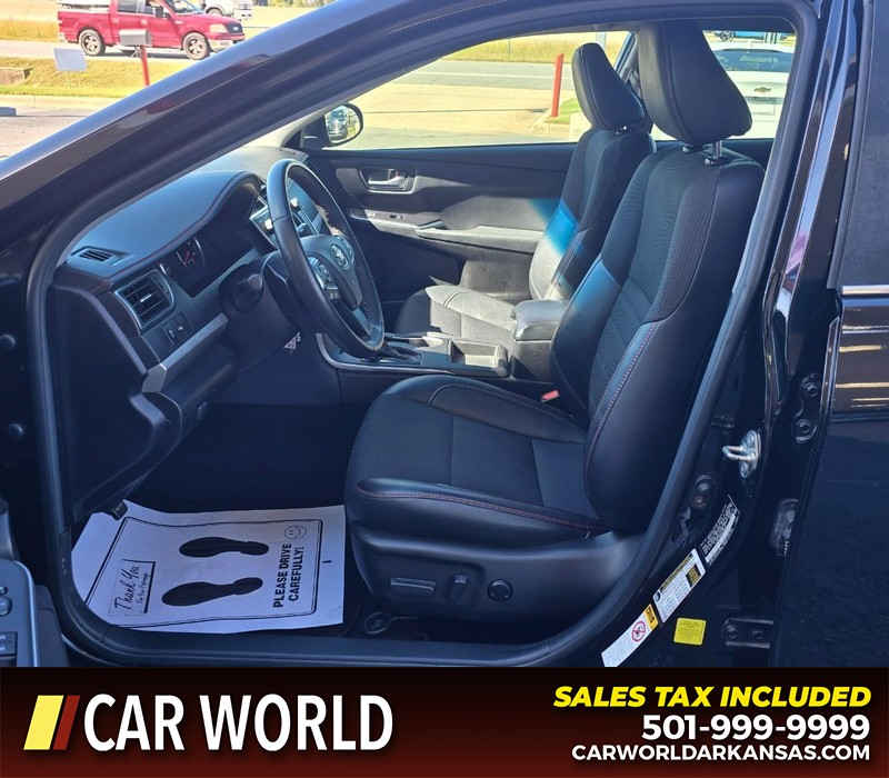 Toyota Camry Vehicle Full-screen Gallery Image 8