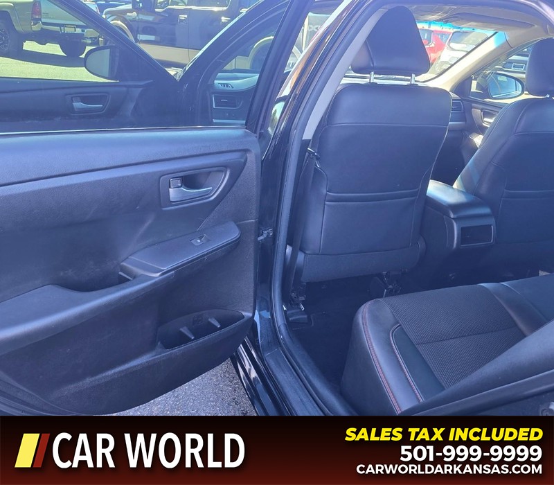 Toyota Camry Vehicle Full-screen Gallery Image 9