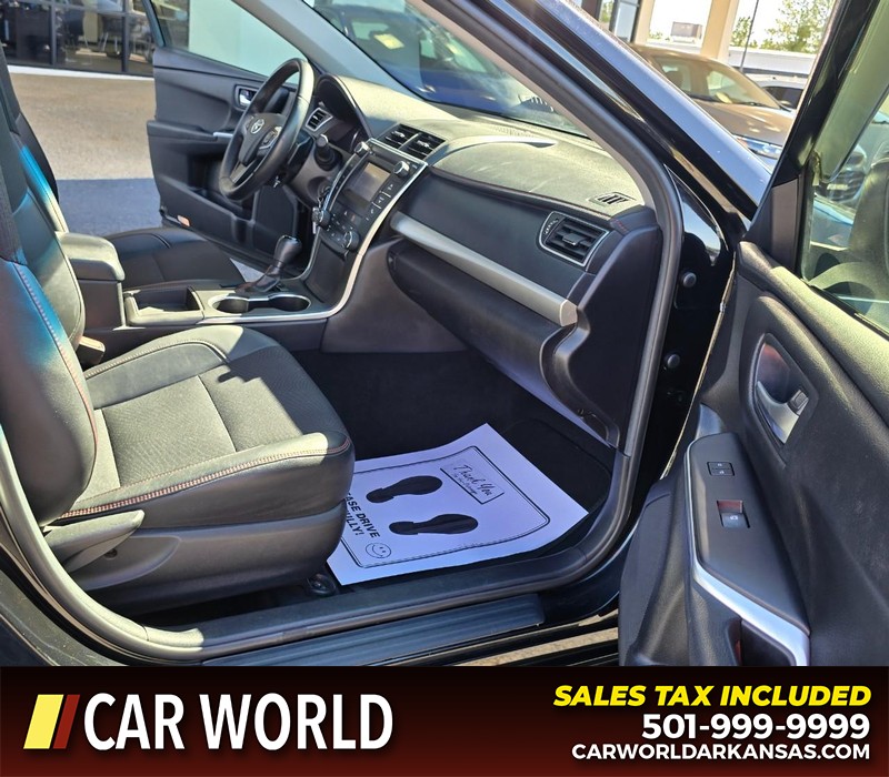 Toyota Camry Vehicle Full-screen Gallery Image 11