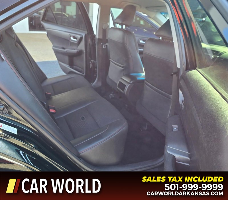 Toyota Camry Vehicle Full-screen Gallery Image 12