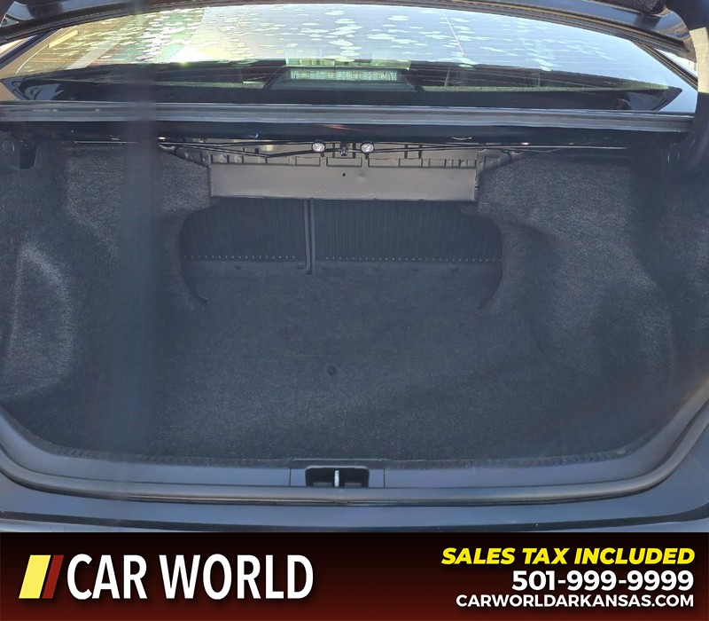 Toyota Camry Vehicle Full-screen Gallery Image 13