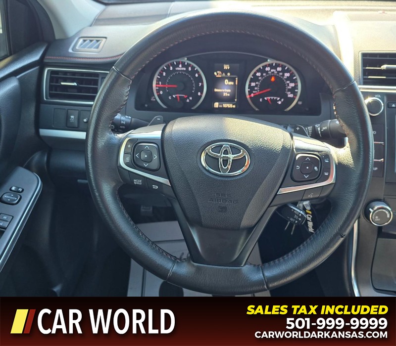 Toyota Camry Vehicle Full-screen Gallery Image 15