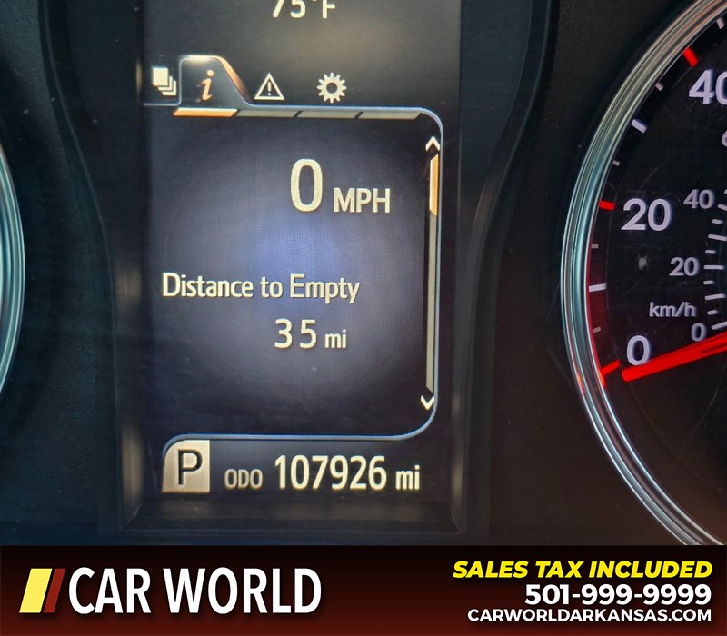 Toyota Camry Vehicle Full-screen Gallery Image 16