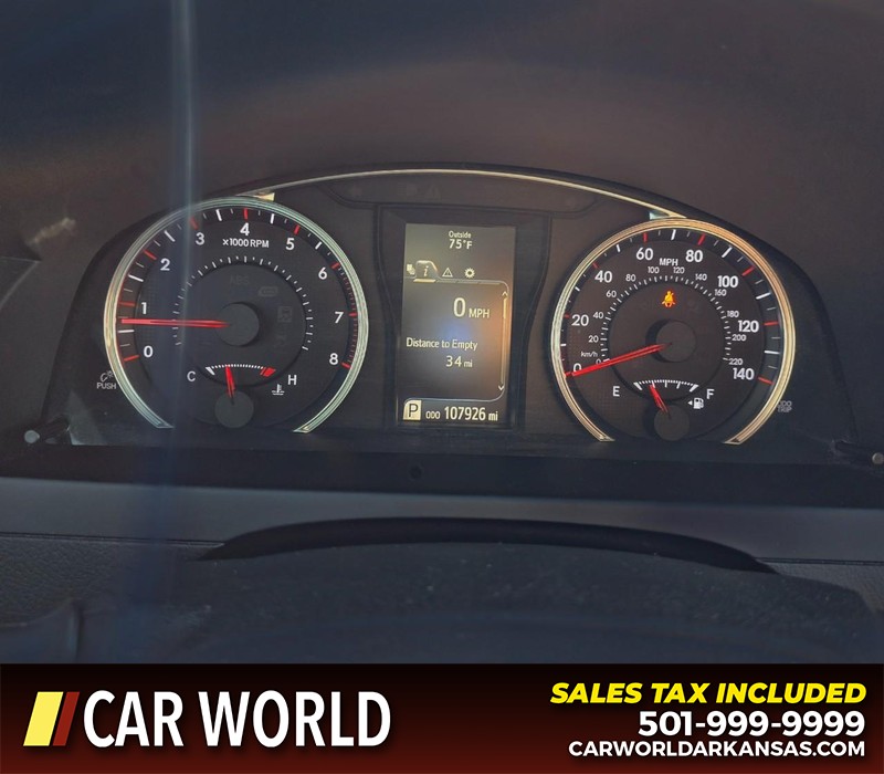 Toyota Camry Vehicle Full-screen Gallery Image 17