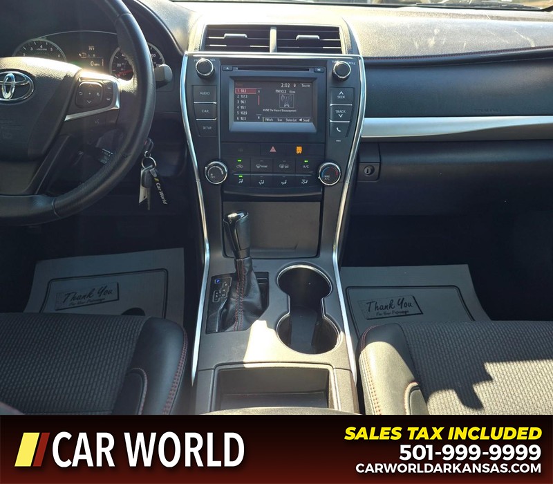 Toyota Camry Vehicle Full-screen Gallery Image 18