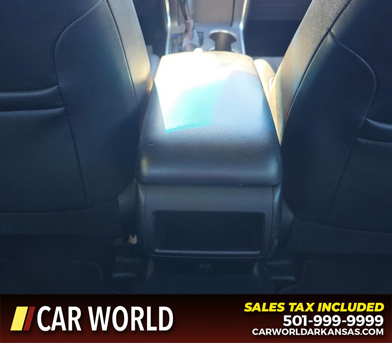 Toyota Camry Vehicle Full-screen Gallery Image 19