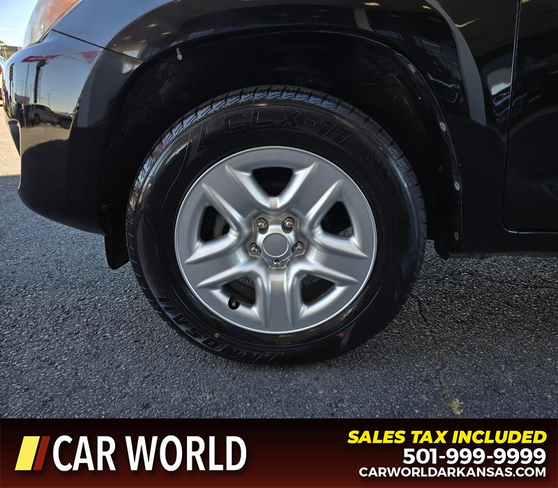 Toyota RAV4 Vehicle Full-screen Gallery Image 6