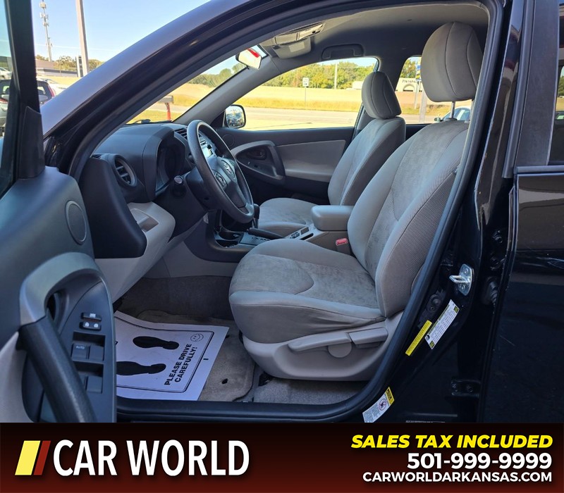 Toyota RAV4 Vehicle Full-screen Gallery Image 8