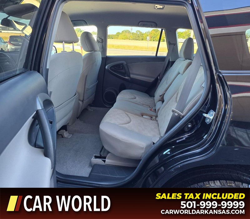 Toyota RAV4 Vehicle Full-screen Gallery Image 10